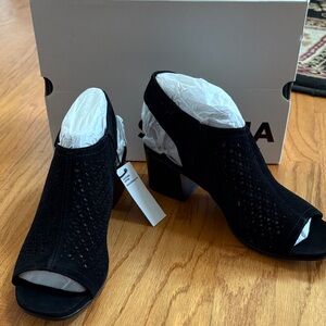 Brand New Stylish Black Suede Heeled Sandals